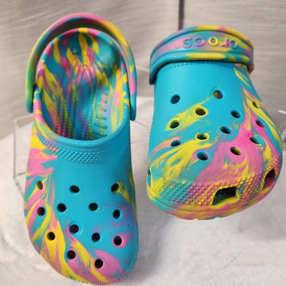 Crocs Big Kids size  2 blue pink yellow splatter design